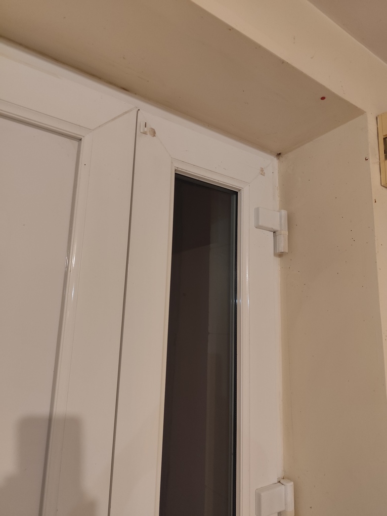 encadrement-porte-avant-le-nettoyage encadrement-porte-avant-le-nettoyage